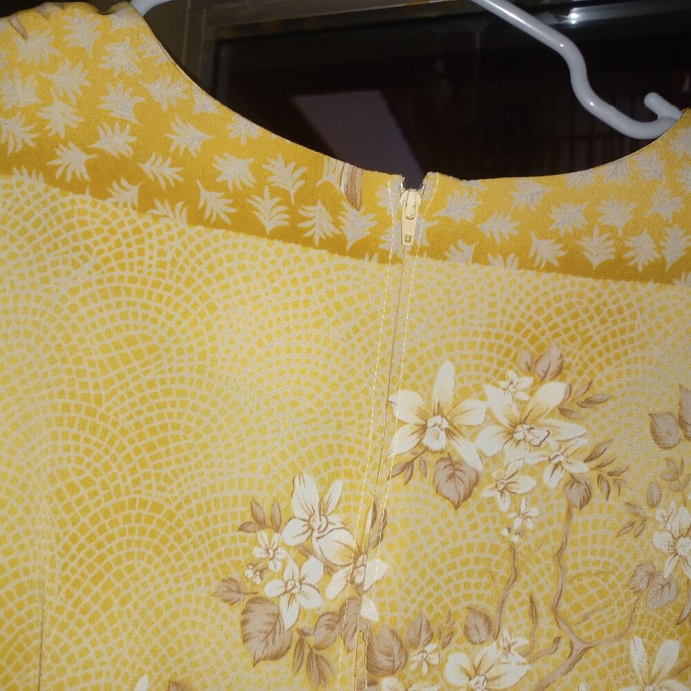 Two Twenty Vintage Maxi Dress Shift Medium Yellow Gold White Floral - Picture 3 of 5